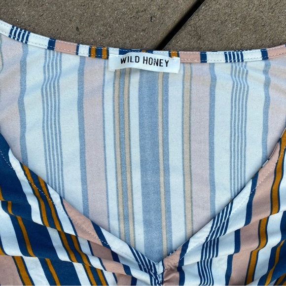 Wild Honey Bell Sleeve Front Tie Crop Top - Picture 3 of 5